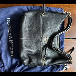 classic black dillen dooney & bourke shoulder bag